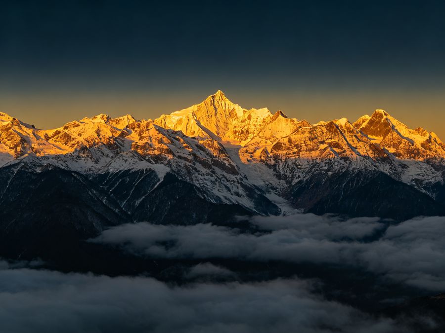玉龙雪山日出